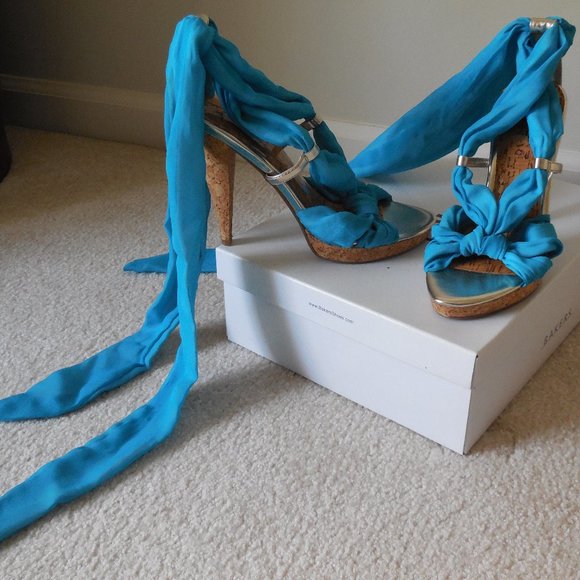 Bakers "Tonya" Blue Fabric/Cork Sandals Size 8 - Picture 2 of 5